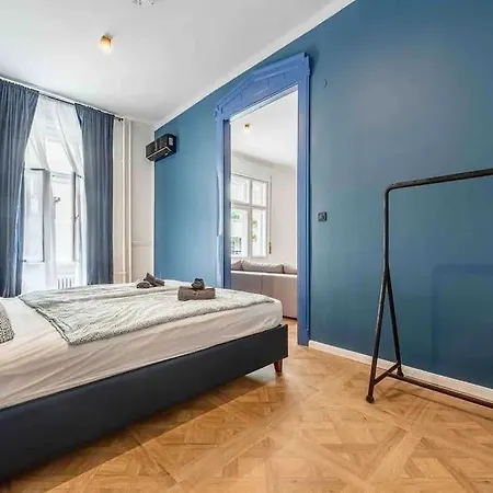Gem Lively 7th District Near New York Cafe Appartement *